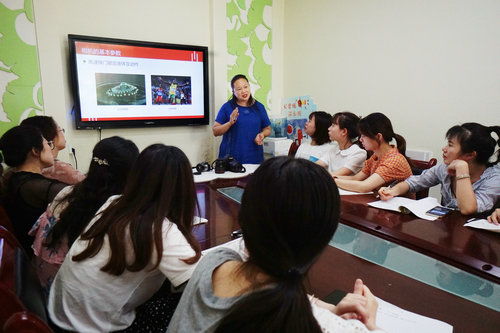 初见摄影 再现童趣 . 泸州市铜店街幼儿园教师开展摄影主题培训